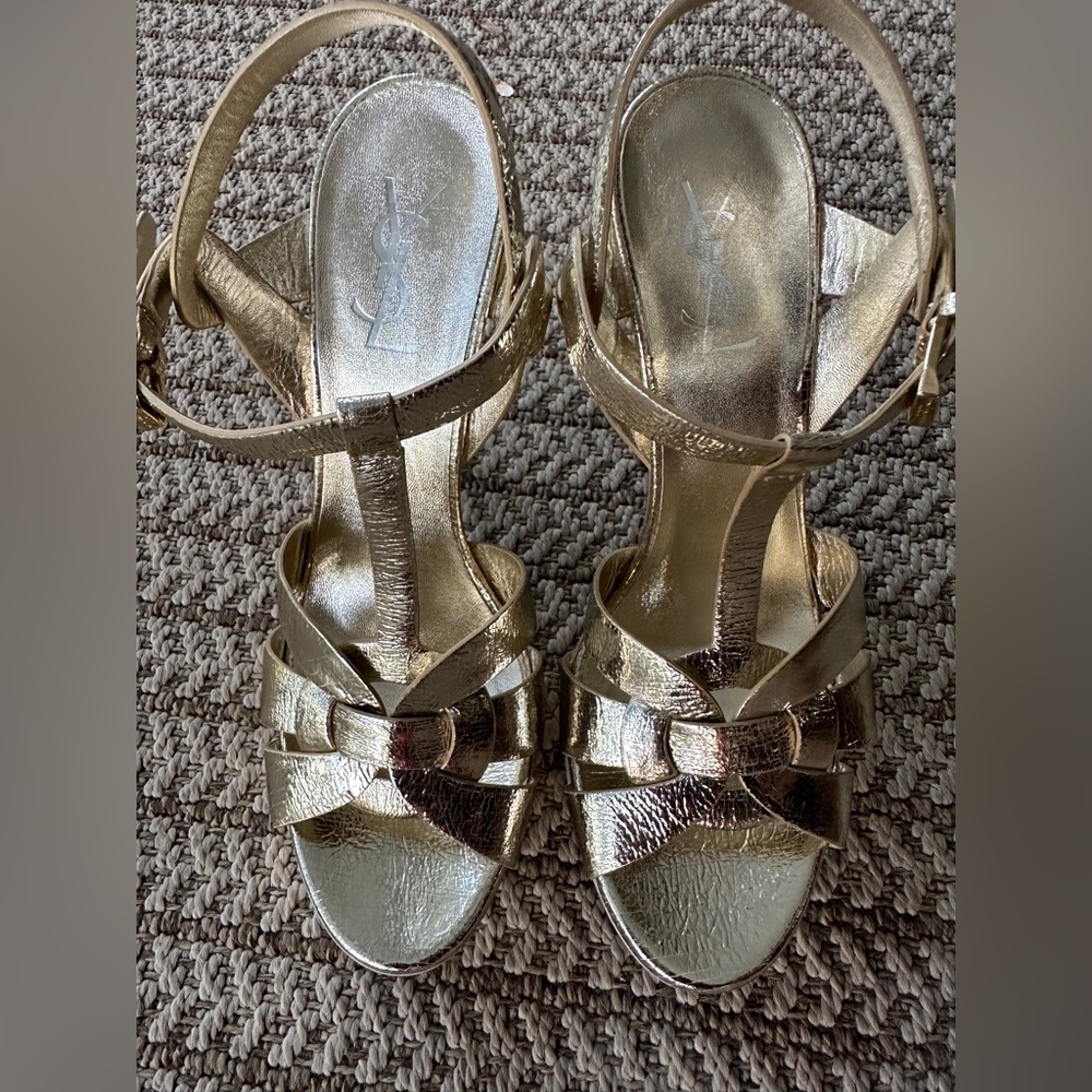 YSL Saint Laurent Gold Metallic Leather Tribute Platform
Sandals 39.5!!! 🔥🔥🔥